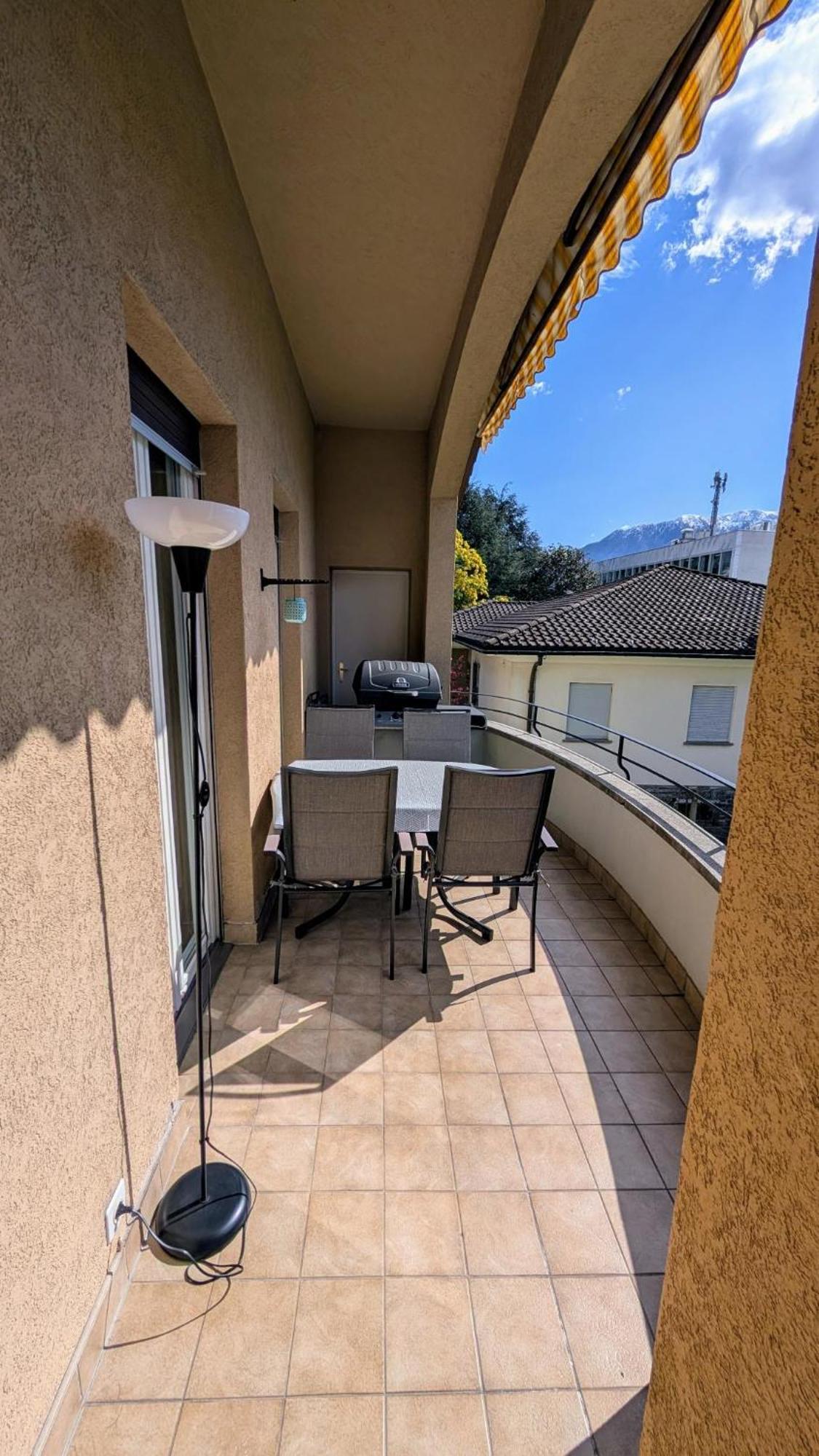 Locarno, Casa Pioda - Nahe Zentrum, Mit Balkon Und Parkplatz Zewnętrze zdjęcie